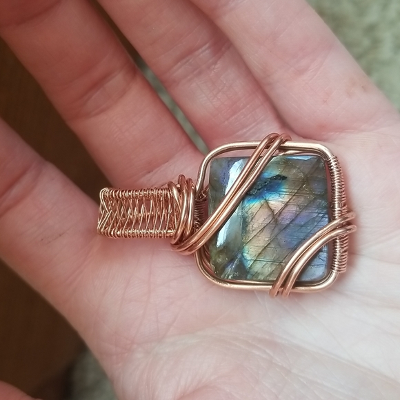 Square multi color Labradorite copper wire wrapped pendant - Picture 4 of 5